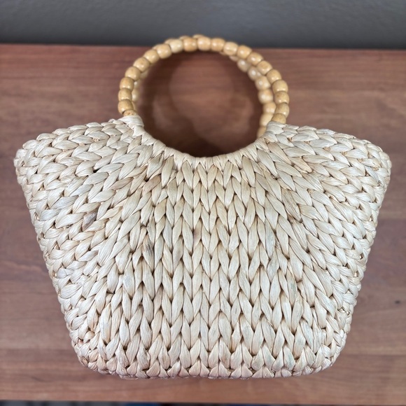 Straw Triangular Tote with Circle Bead Handle, Cinch Closure, EUC - Picture 7 of 16